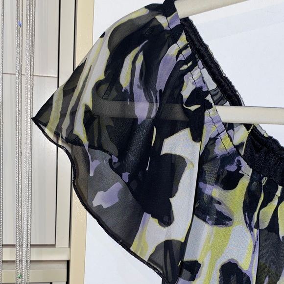 Floral Ruffle Off Shoulder Top - Picture 13 of 17